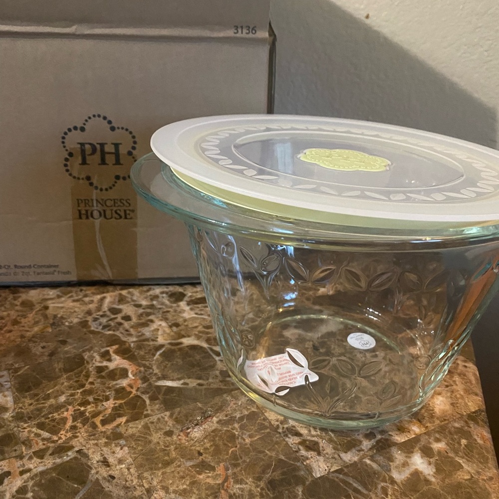 Selling brand new amazing long lasting one Tupperware and jug